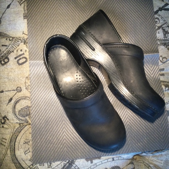 Dansko Shoes - Dansko black oiled leather clogs